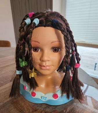 Голова манекен для створення зачісок Make-up and hairdressing head Mia Theo Klein 5201