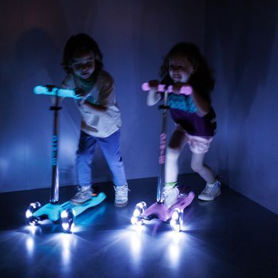 Дитячий триколісний самокат Maxi Micro Deluxe Glow LED Bright Purple MMD367 від 5 до 12 років