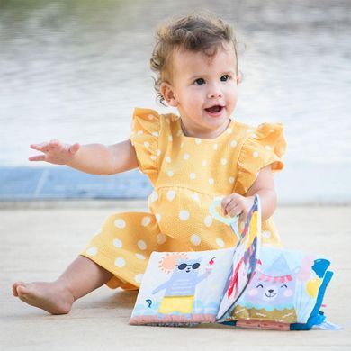 Уценка Развивающая книжка для коляски Sensory book Что надевает мишка Пол Taf Toys 12605