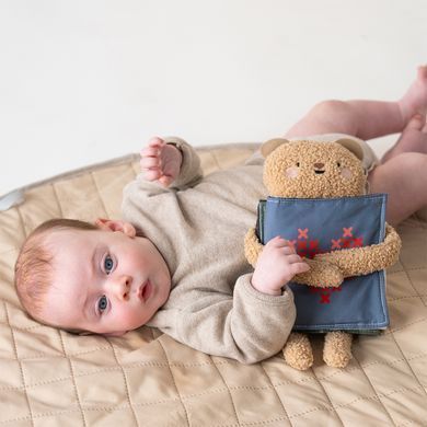 Розвиваюча книжка-розкладушка 2 в 1 Обійми ведмедика Snuggle Bear Book Taf Toys 13795