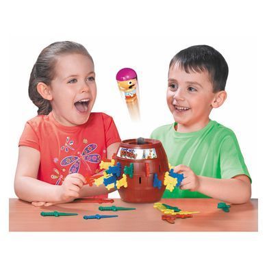 Настольная игра Пират в бочке Tomy Games T7028