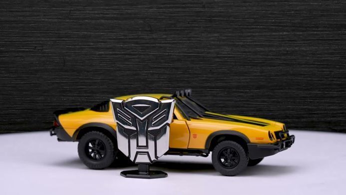 Металлическая машинка Трансформеры Бамблби (1:24) 1977 Chevrolet Camaro Bumblebee Jada Toys 253115010