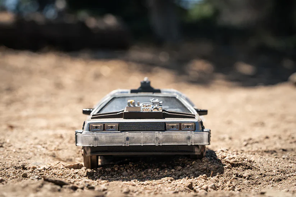 Металева машина 1/24 DeLorean Назад у майбутнє 3 Time Machine Jada Toys 253255073 зі світлом