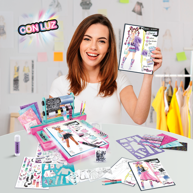 Набір для творчості Дизайн одягу Style 4 Ever Fashion Designer Light Up Studio Canal Toys OFG303 з підсвіткою