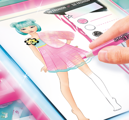 Набір для творчості Дизайн одягу Style 4 Ever Fashion Designer Light Up Studio Canal Toys OFG303 з підсвіткою