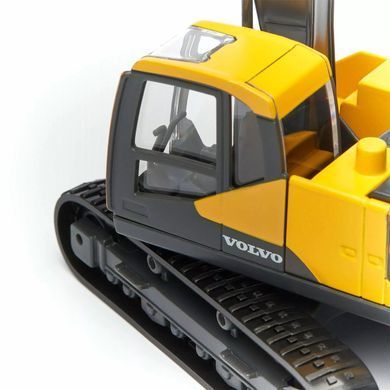Металева машинка Екскаватор Volvo Ec220E Bburago 18-32086