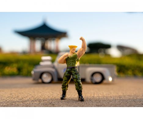 Металлическая машинка (1:24) Street Fighter 1956 года Ford F-100 с фигуркой Гайла Jada Toys 253255057