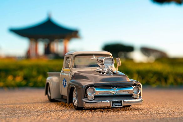 Металева машинка (1:24) Street Fighter 1956 Ford F-100 з фігуркою Гайла Jada Toys 253255057