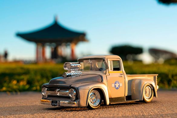 Металева машинка (1:24) Street Fighter 1956 Ford F-100 з фігуркою Гайла Jada Toys 253255057