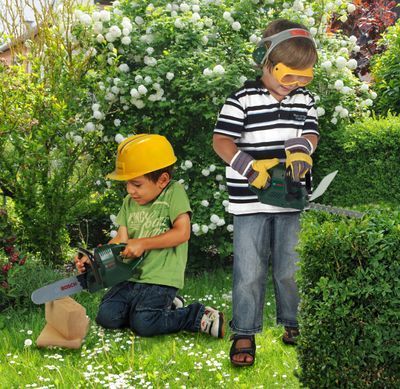 Детский кусторез Bosch Mini Hedge Trimmer Theo Klein 8440 со звуком и светом