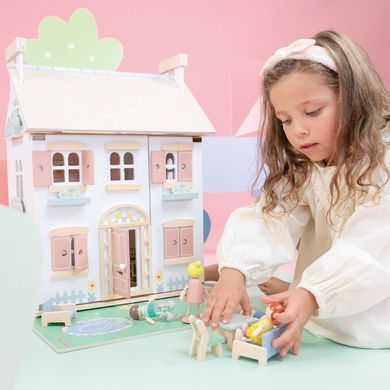 Дерев'яний будинок для ляльок New Classic Toys 10730