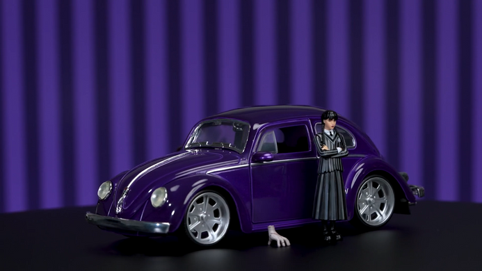 Металева машина 1972 Volkswagen Beetle 1/24 з фігурками Венздей Аддамс і Річ Jada Toys 253255076