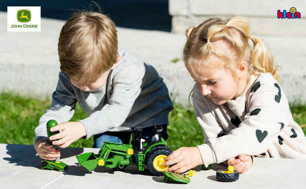Ігровий набір транспортер з трактором John Deere 6215R Theo Klein 3908