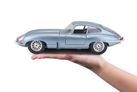 Металева автомодель Jaguar E-Type Coupe (1961) Bburago 18-12044 у масштабі 1/18