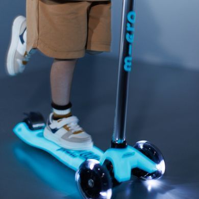 Детский трехколесный самокат Maxi Deluxe Glow LED Micro MMD366 от 5 до 12 лет